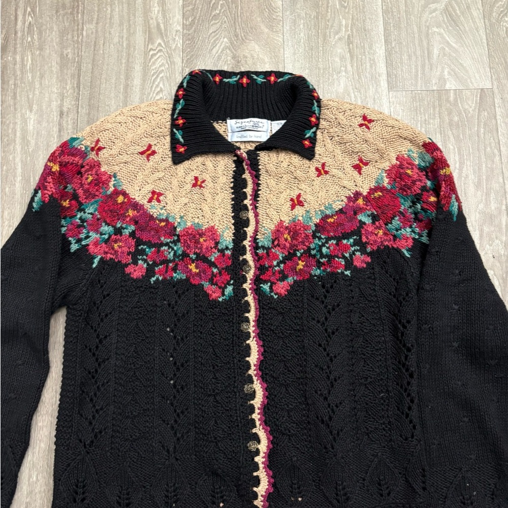 Floral Embroidered Women's Sweater - Black and Cream